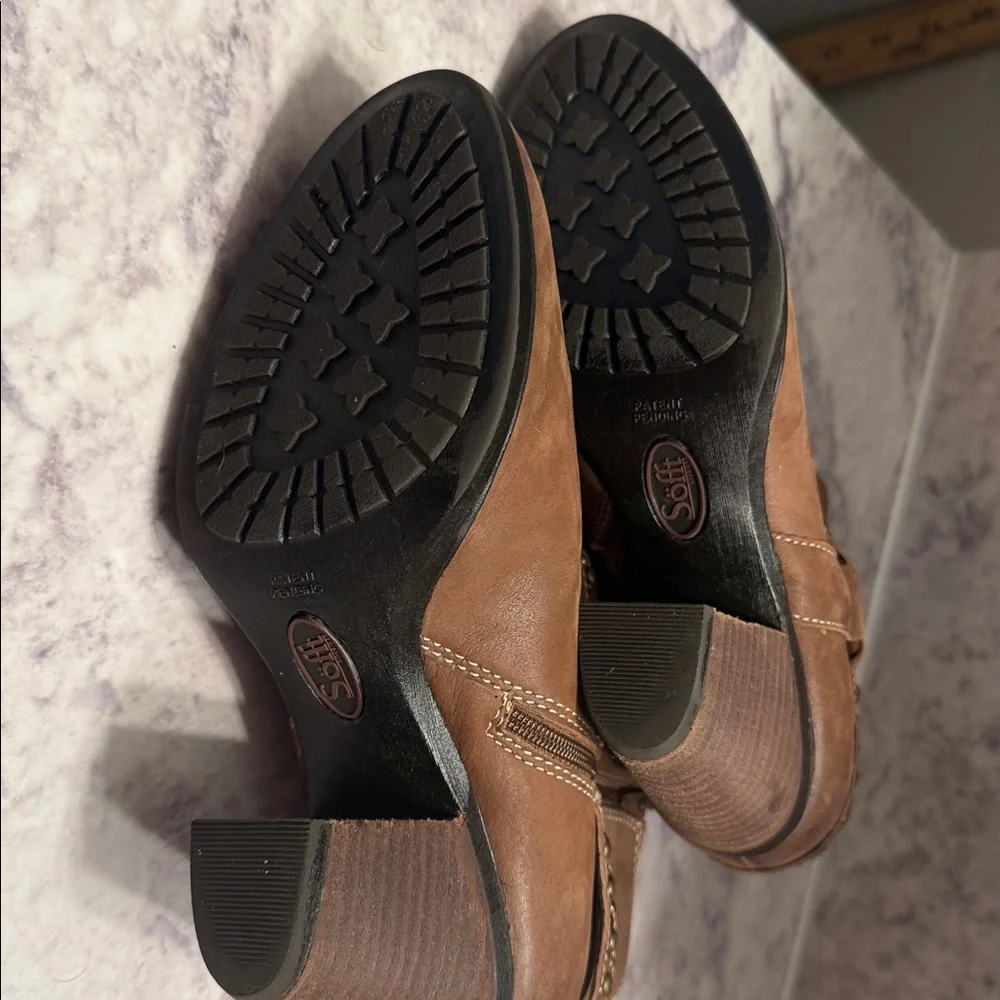 Sofft Women's Brown Studded Leather Ankle Boots size 7